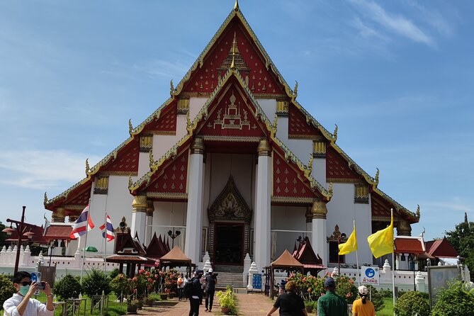 Small Group Tour to Ayutthaya Temples from Bangkok with Lunch - Stop 1: Wat Lokayasutharam and the Reclining Buddha Moment