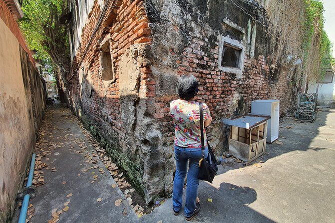 Small-Group: Unseen Bangkok's Chinatown Walking Tour - Ancient Chinese Temples, a Hidden School, and a Coffee Pause