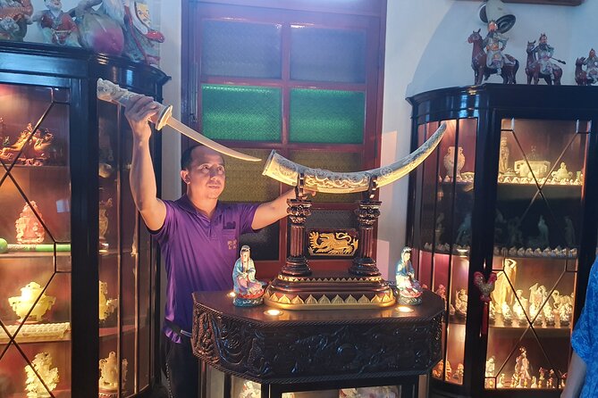 Small-Group: Unseen Bangkok's Chinatown Walking Tour - Shrine Stops, a Street Art Area, and the Oldest Chinese House
