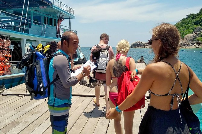 Snorkel Tour to Koh Nangyuan and the hidden bays of Koh Tao onboard the Oxygen - Nangyuan Island: viewpoint hike first, snorkeling payoff after