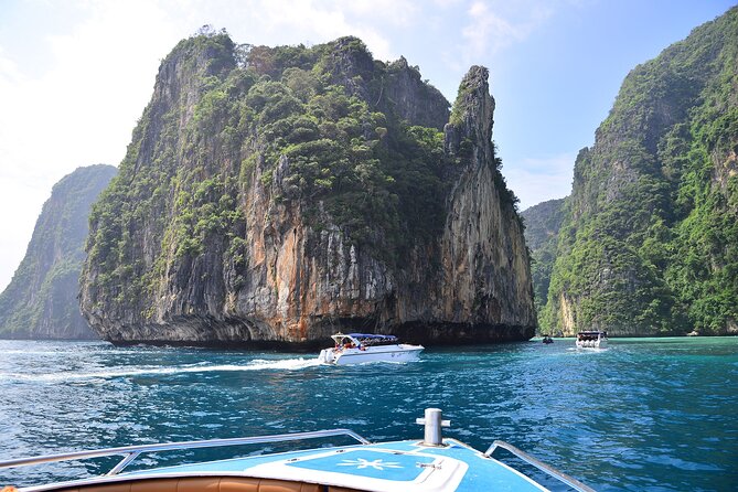 Snorkeling to Phi Phi Islands by Speedboat from Koh Lanta - How Crowds and Boat Traffic Affect Your Snorkel Experience