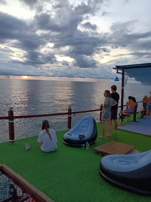 Snorkeling Tour with meals and BBQs - Cocktail - Sunset⭐⭐⭐⭐⭐ - The sunset BBQ, cocktail, and deck views you will remember