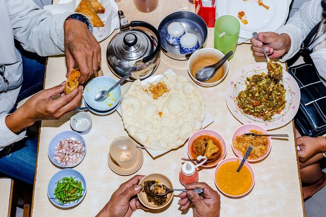 Southern Flavors Phuket Food Tour with 15+ Tastings - Middle stretch: Southern Thai curries, Hokkien noodles, and Burmese-style comfort