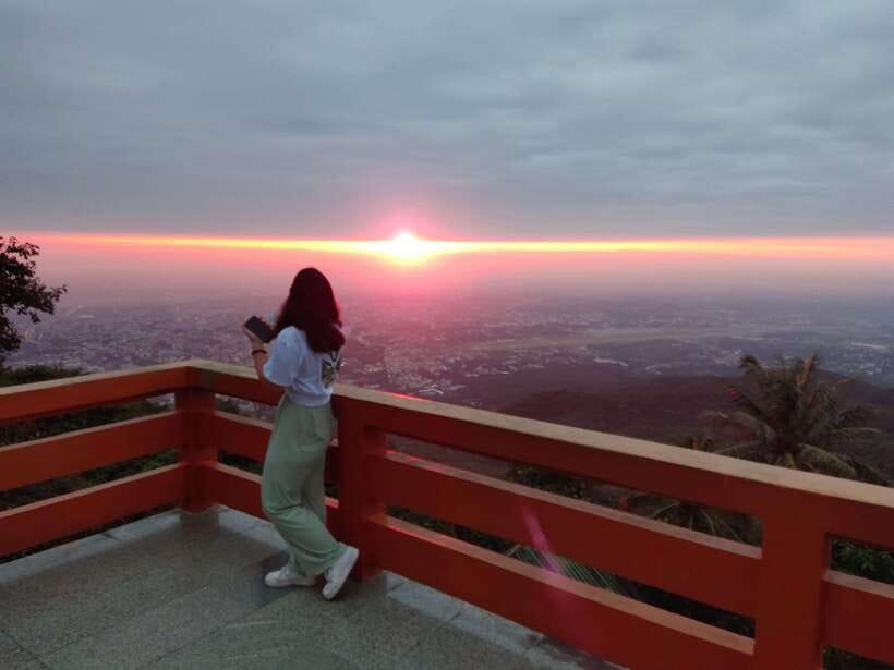 Spiritual Sunrise Wat Doi Suthep, Pha Lat, Alms & Meditation - Chanting, meditation, and the alms-giving ritual that feels different in person