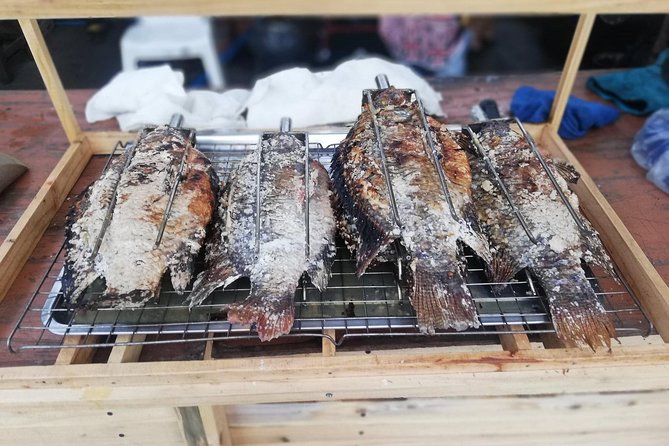 Sunset Local Eats Food Tour in Hua Hin - The guide matters, and the tour clearly puts effort into it