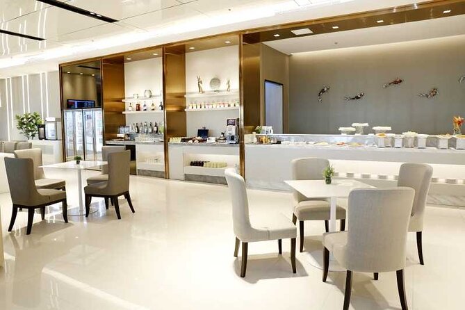 Suvarnabhumi Airport 2-Hour Miracle Lounge Access - Miracle Lounge food and drinks: the reason this pass works