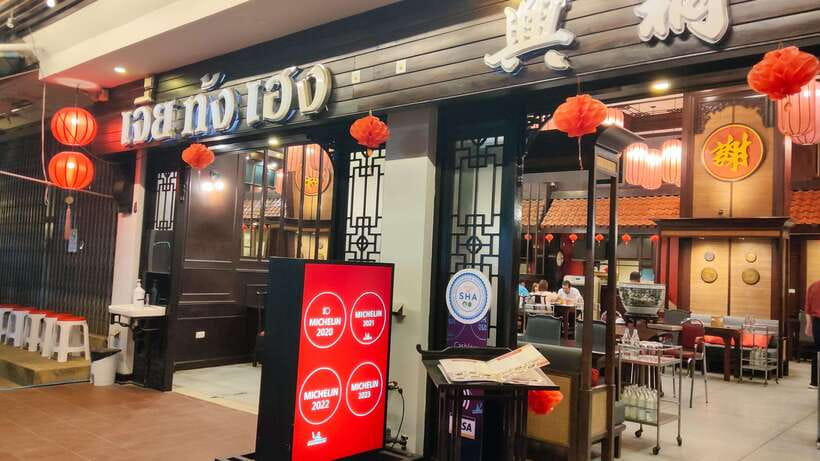 Taste of Chiang Mai: Michelin Guide & Street Food Tour - Patongo Ko Neng dinosaur fried dough and the fried snack role