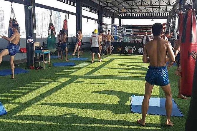 Thai Boxing Lesson, family and Kids Friendly - Getting to Rod Fai Fah Apartment Without Stress