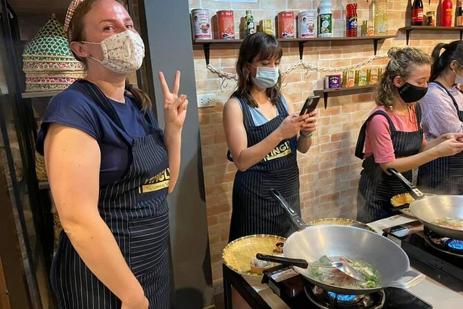 Thai cooking class experience in Bangkok with Tingly Thai cooking school - How the class runs in real life: interactive cooking, not a performance