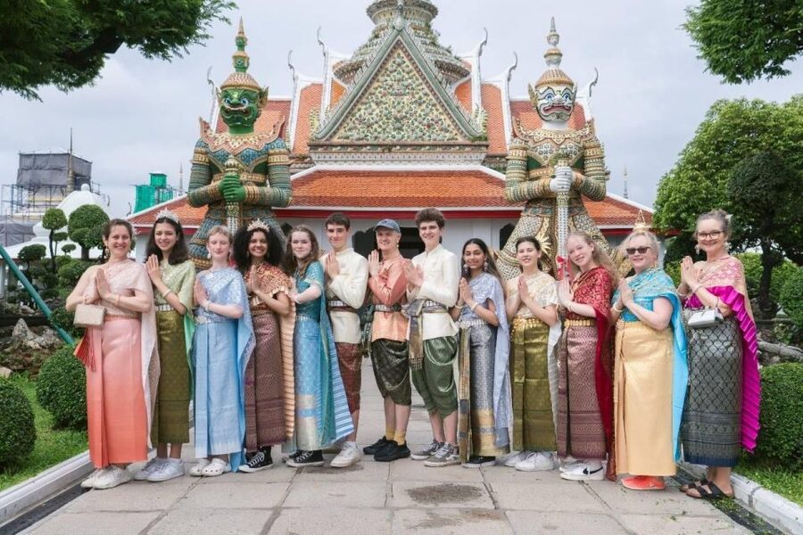 Thai Costume Rental - Should You Book This Thai Costume Rental Near Wat Arun?