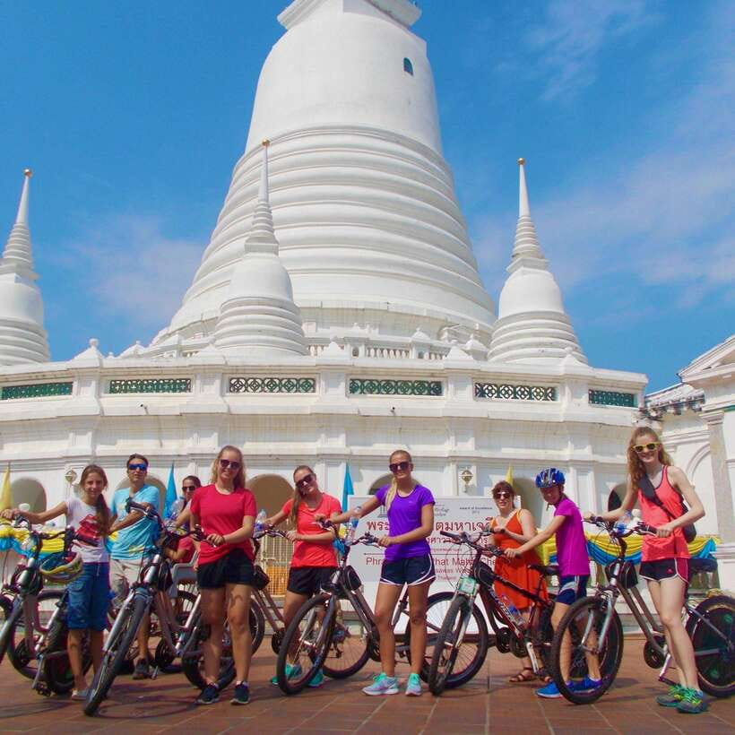 Thai culture and Bangkok local life guided bike tour - Talat Noi and the Chinese shrine offering: spiritual Bangkok without the lecture