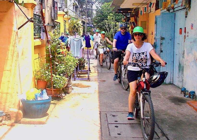 Thai culture and Bangkok local life guided bike tour - Chinatown market time: street food snacks plus temple context