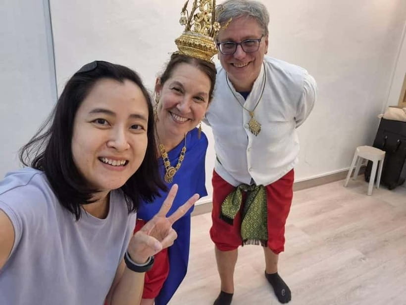 Thai Dance Class - Photos and short clips, plus how to not disrupt the lesson