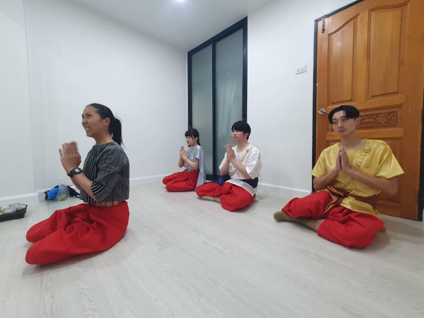 Thai Dance Class - The first 20 minutes: drink, dessert, and getting dressed the right way