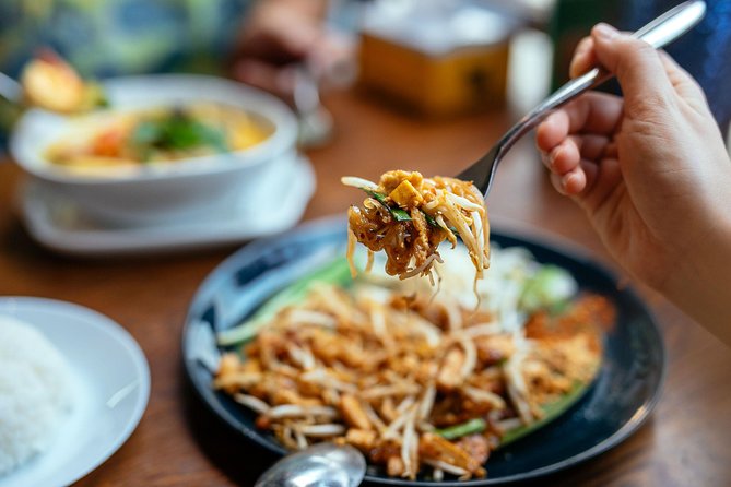 The 10 Tastings of Chiang Mai With Locals: Private Street Food Tour - Chang Phueak Monument: Thai Tea With Real Control