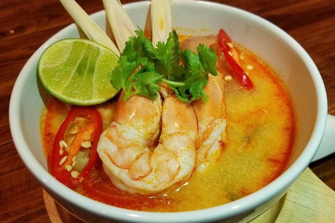 Tingly Thai Cooking School Evening Class - English and Thai Guides: Help When You Need It