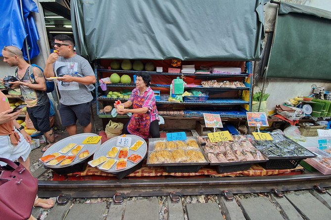 Train & Floating Market Food Adventure + Scenic train ride - Practical tips so you get the most out of both markets