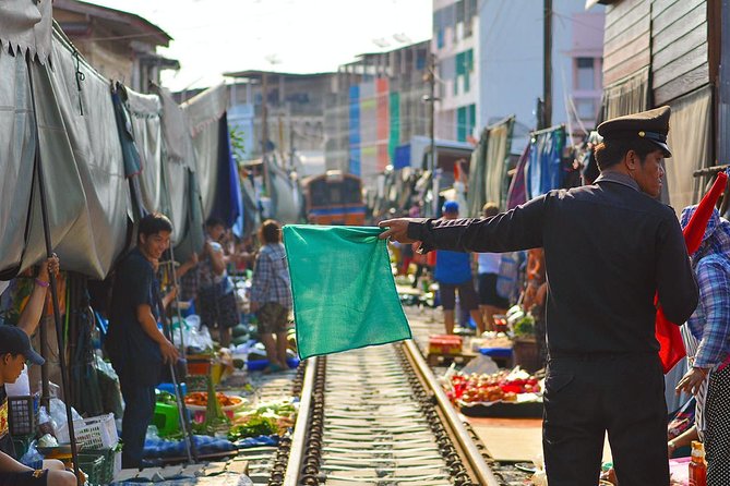 Unique Bangkok Markets: Train Market & Floating Market Adventure - Small-Group Advantage: Hearing the Guide and Keeping Pace