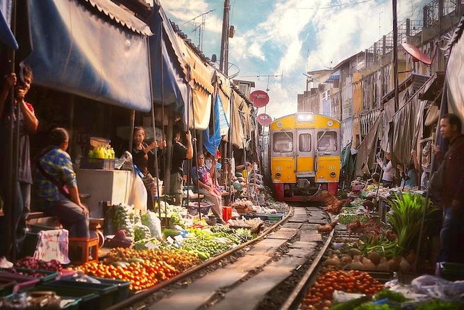 VIP Private Tour Damnoen Saduak+ Amphawa + Mae Klong Railway - Key moments worth knowing
