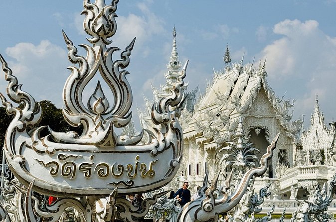 Visit Chiang Rai Temples and Lalitta Cafe from Chiang Mai - White Temple (Wat Rong Khun): Contemporary Art That Looks Like It Glows