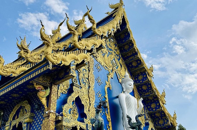 Visit Chiang Rai Temples and Lalitta Cafe from Chiang Mai - Lalitta Cafe in the Gardens: Photo-Friendly Break With a Cash Ticket Twist
