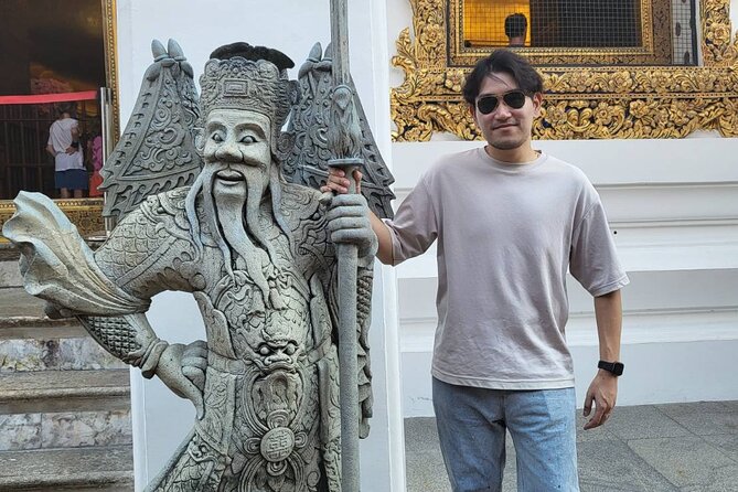 Visit Wat Pho and Wat Arun with Local Expert - The guide factor: what you should expect from a licensed English speaker