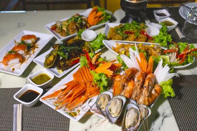 VIVA Alangka River Cruise: Dining & Cabaret Delight - Entering the experience: Asiatique Riverfront and that big boarding rush