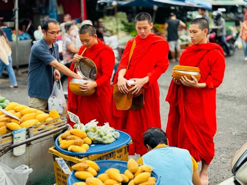 Walk With Monks Collecting Alms(meeting point maybe change) - The morning schedule: 5:45 start, market walk, temple chat by 7:30