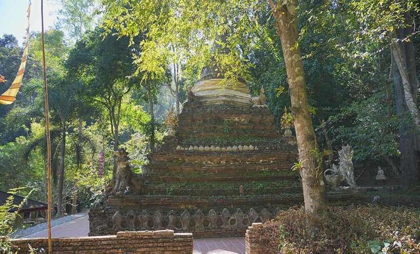 Wat Phra That Doi Suthep & Wat Pha lat Evening Tour & Guide - Wat Pha Lat Jungle Temple, Meditation Areas, and Quiet Monks’ Life