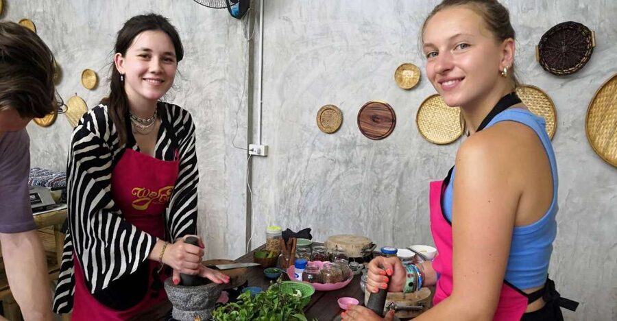 We Cook Thai Home Garden Cooking School - The Wok Setup: Why One Wok Per Person Changes Everything