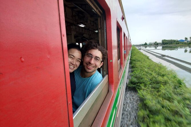 Wheelchair & Luxury Tour to Floating & Railway Markets - Khum Damnoen Resort: your meal break, with choices on your dime