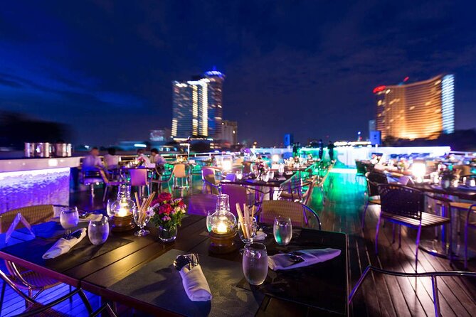 Wonderful Pearl: Bangkok's Dinner Night Cruise - Deck choices and seating: inside vs open-air