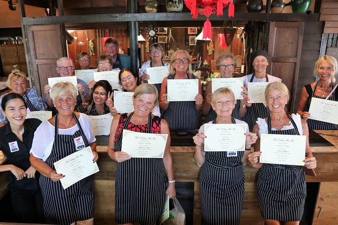 Your Introduction to the Thai Kitchen - Menu Set 4 - Group size, guide help, and English-friendly teaching